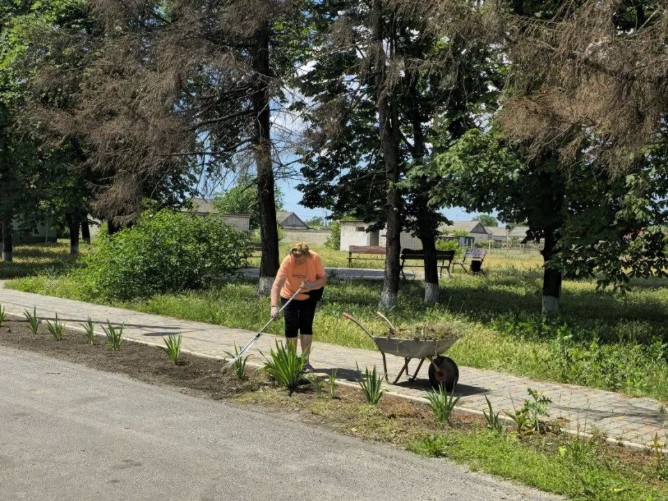 В селе Скадовского округа навели чистоту и порядок В селе Скадовского округа навели чистоту и порядок