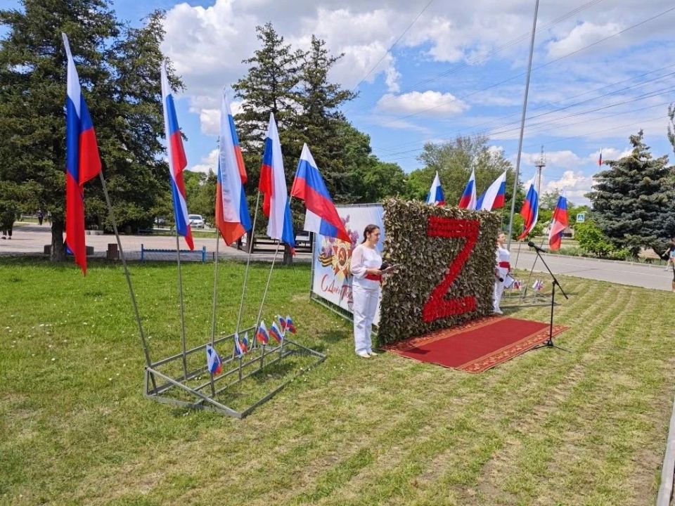 В честь празднования Дня России в Новотроицком прошёл торжественный митинг В честь празднования Дня России в Новотроицком прошёл торжественный митинг