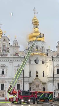 Видео Успенского собора в Киеве утром