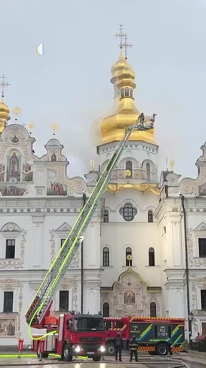 Видео Успенского собора в Киеве утром