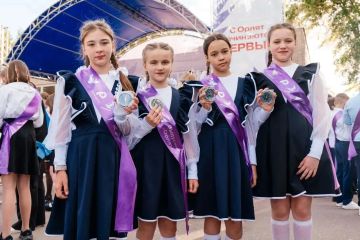 «Орлята России» Чаплинской школы № 1 в составе десяти человек побывали на Международном фестивале детства и юности в Москве, где их посвятили в активистов Движения Первых