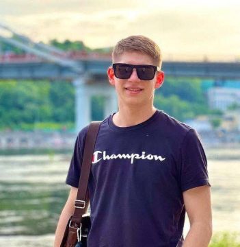 Во вчерашней авиакатастрофе Су-24М в Хмельницкой области погибли 23-летний штурман Богдан Бабенко из Богодухова и в прошлом один из лучших испытателей «Антонова», опытный гражданский летчик Богдан Загорулько, а до вчерашнего...