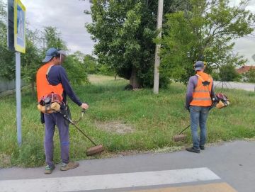 В Скадовске ежедневно наводят порядок: сотрудники «Джарылгач» продолжают работы по благоустройству