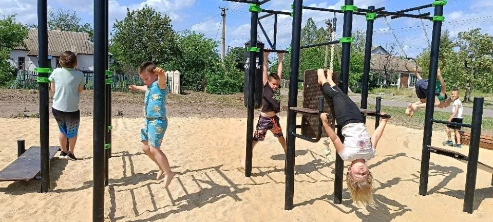Дети просто в восторге!. Представляем вашему вниманию небольшой фотоотчет с детской площадки в селе Красный Подол, установленной в этом году в рамках программы «Комплексное развитие сельских территорий» Дети просто в восторге!. Представляем вашему вниманию небольшой фотоотчет с детской площадки в селе Красный Подол, установленной в этом году в рамках программы «Комплексное развитие сельских территорий»