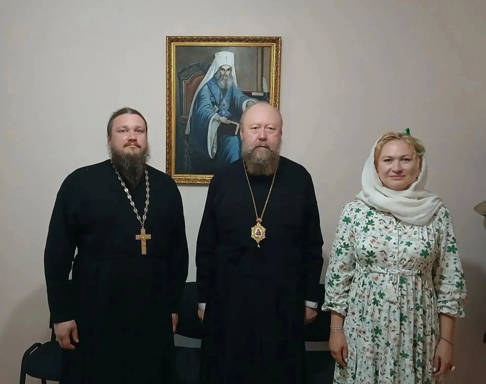 Епископ Филарет встретился с волонтёрами Патриаршей гуманитарной миссии в Скадовской епархии