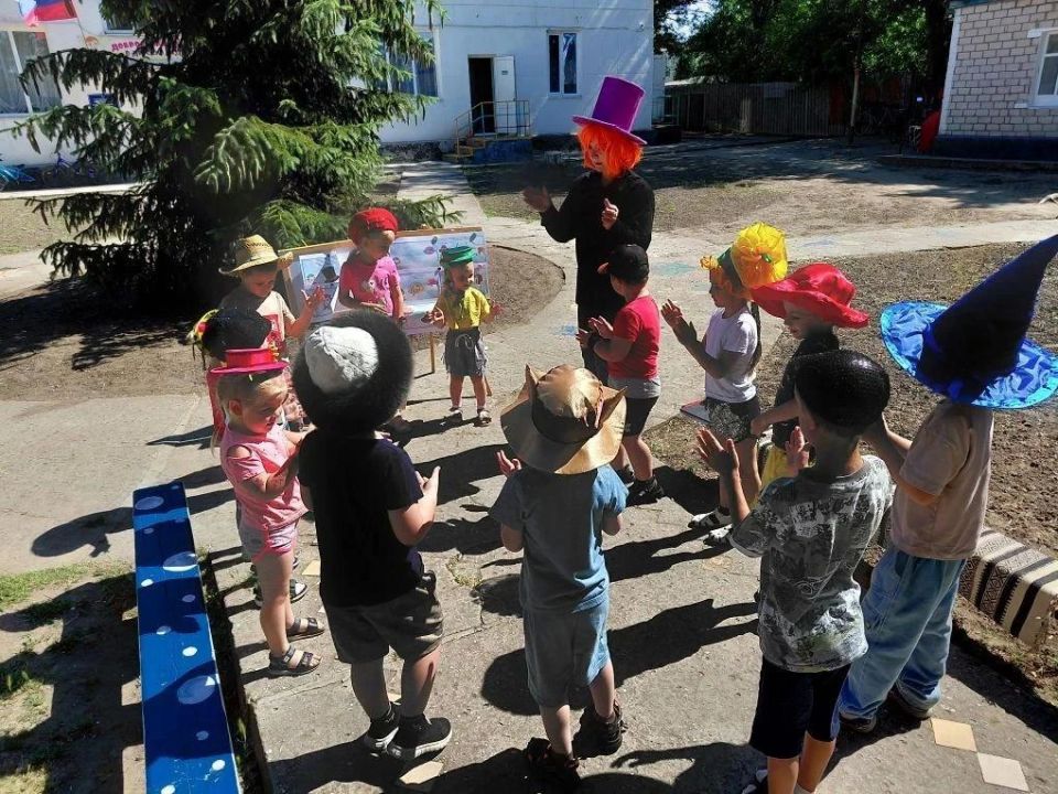 В Скадовском округе прошёл Фестиваль летних шляп: стиль, история и море веселья В Скадовском округе прошёл Фестиваль летних шляп: стиль, история и море веселья