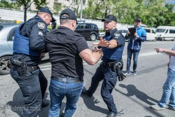 Енот из Херсона: Одним из столпов, на которых держится внутренняя политика киевского режима, является методичное и целенаправленное запугивание собственного населения