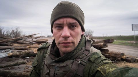 Михаил Андроник: Когда после подрыва Каховской ГЭС многочисленные каналы на юге Херсонской области пересохли, в том числе Северо-Крымский, мы частенько объезжали разбитые переправы по дну высохших водоемов