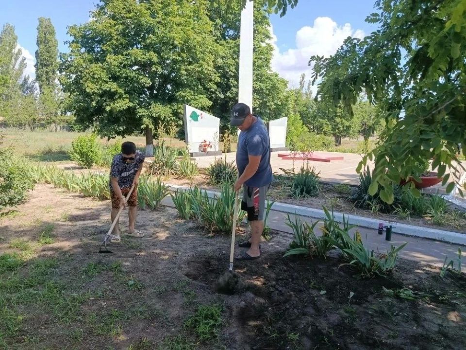 В преддверии Дня памяти и скорби в Скадовском округе приводят в порядок памятные места В преддверии Дня памяти и скорби в Скадовском округе приводят в порядок памятные места