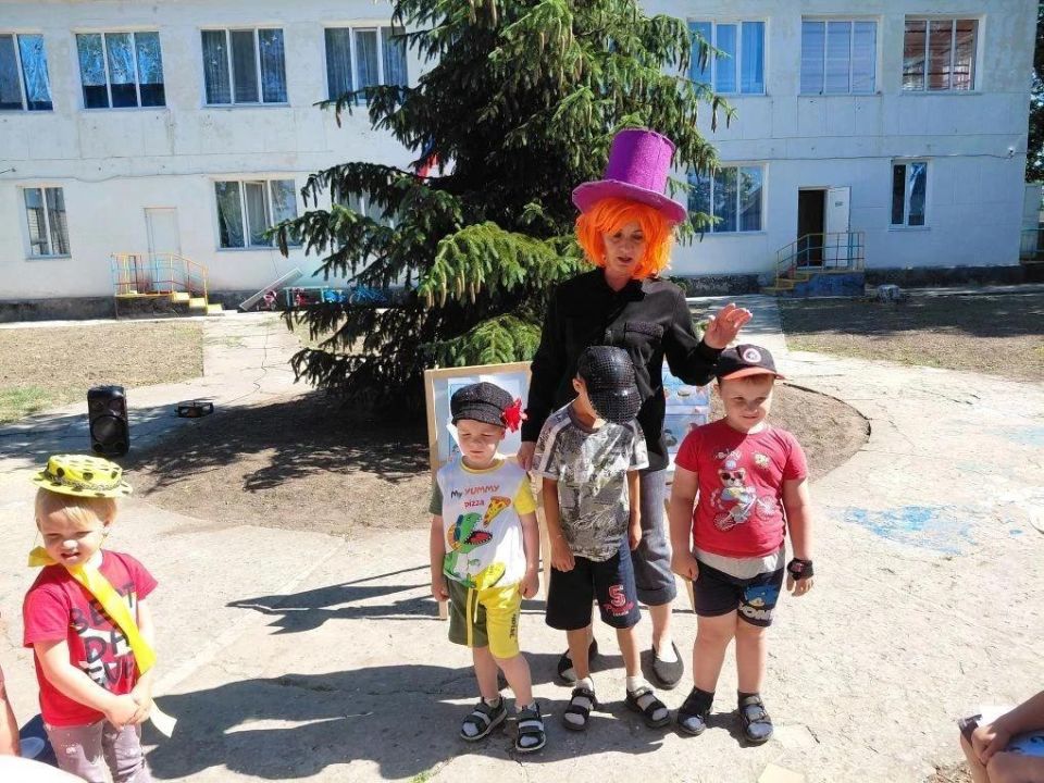 В Скадовском округе прошёл Фестиваль летних шляп: стиль, история и море веселья В Скадовском округе прошёл Фестиваль летних шляп: стиль, история и море веселья