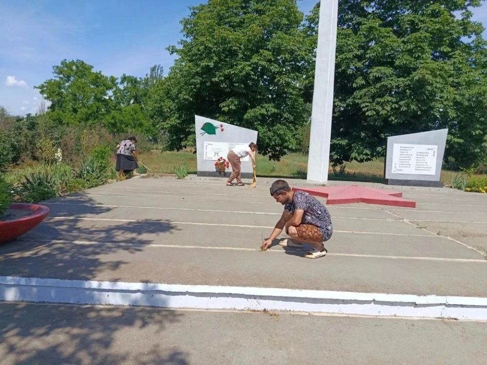 В преддверии Дня памяти и скорби в Скадовском округе приводят в порядок памятные места В преддверии Дня памяти и скорби в Скадовском округе приводят в порядок памятные места