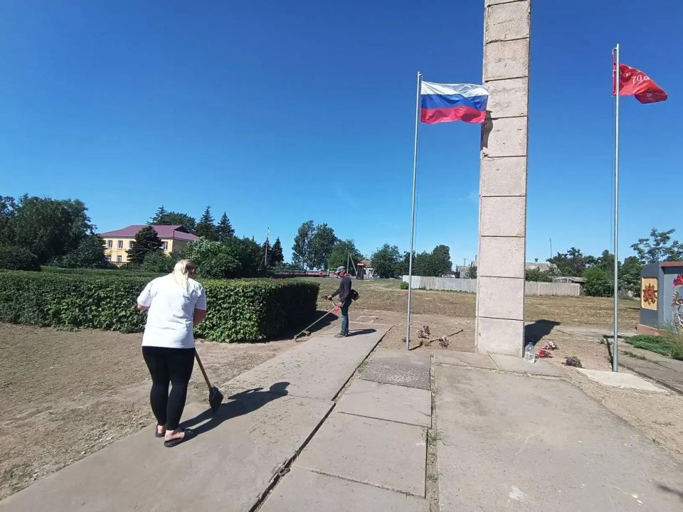 В преддверии Дня памяти и скорби в Скадовском округе приводят в порядок памятные места В преддверии Дня памяти и скорби в Скадовском округе приводят в порядок памятные места