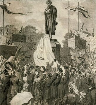 В этот день в 1880 году в Москве открыт знаменитый памятник Александру Сергеевичу Пушкину