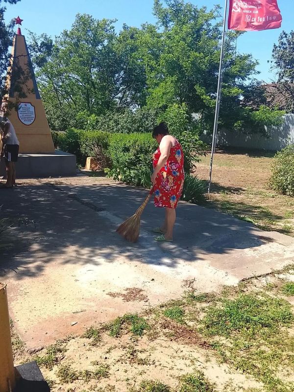 В преддверии Дня памяти и скорби в Скадовском округе приводят в порядок памятные места В преддверии Дня памяти и скорби в Скадовском округе приводят в порядок памятные места
