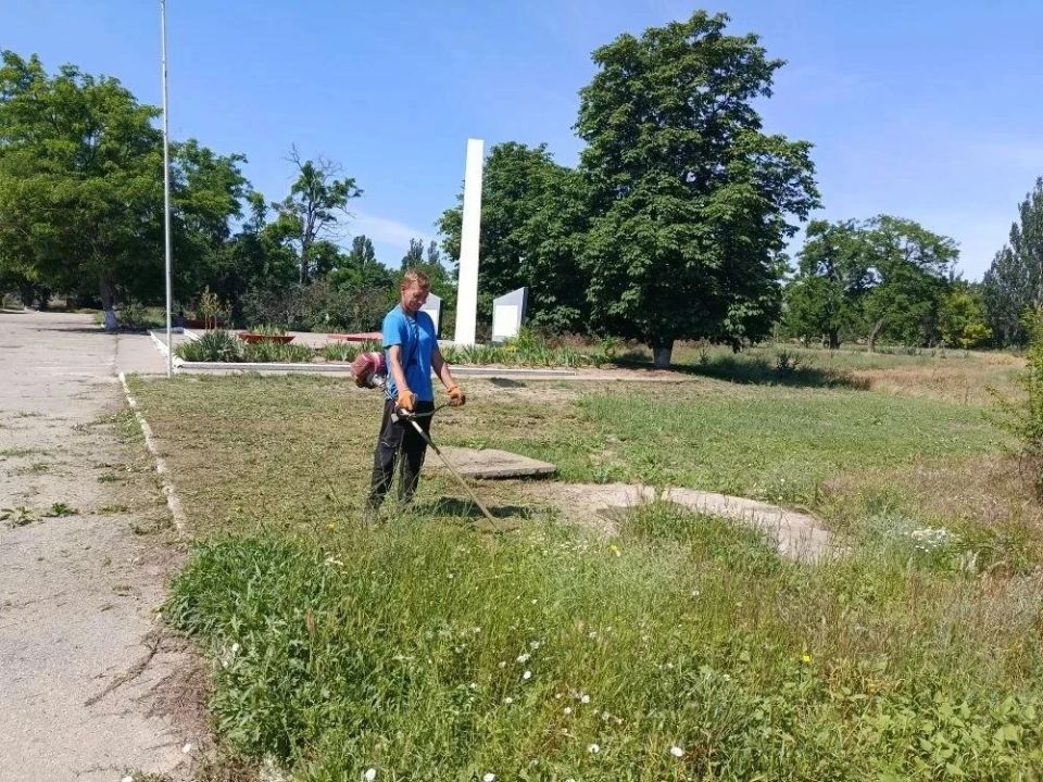 В преддверии Дня памяти и скорби в Скадовском округе приводят в порядок памятные места В преддверии Дня памяти и скорби в Скадовском округе приводят в порядок памятные места