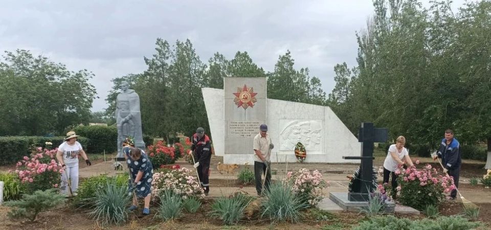 В преддверии Дня памяти и скорби в Богдановке прошел субботник у памятника воинской славы В преддверии Дня памяти и скорби в Богдановке прошел субботник у памятника воинской славы