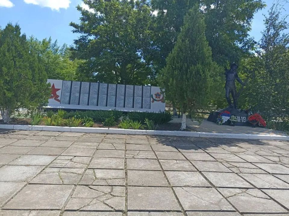 Память жива: в Чонгаре привели в порядок памятник Неизвестному Солдату Память жива: в Чонгаре привели в порядок памятник Неизвестному Солдату