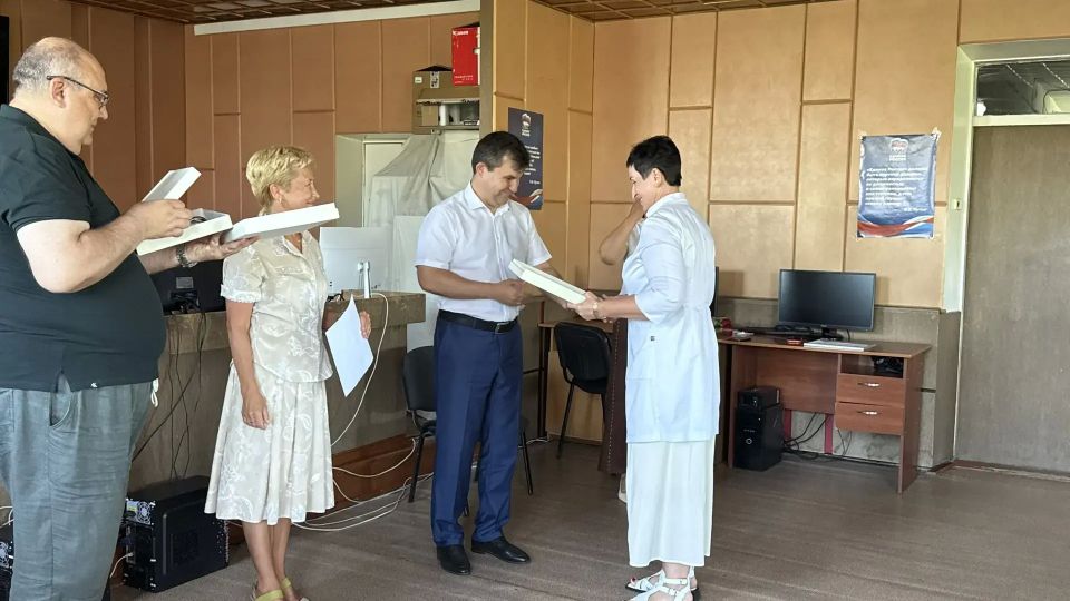 В преддверии Дня медицинского работника в Генической ЦРБ состоялась церемония награждения сотрудников здравоохранения В преддверии Дня медицинского работника в Генической ЦРБ состоялась церемония награждения сотрудников здравоохранения