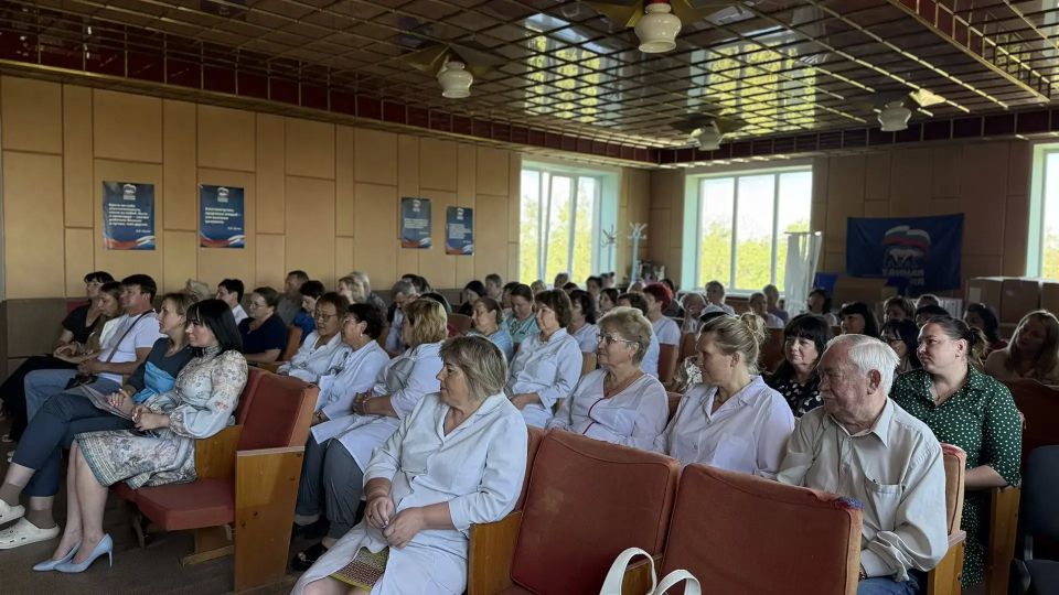 В преддверии Дня медицинского работника в Генической ЦРБ состоялась церемония награждения сотрудников здравоохранения В преддверии Дня медицинского работника в Генической ЦРБ состоялась церемония награждения сотрудников здравоохранения