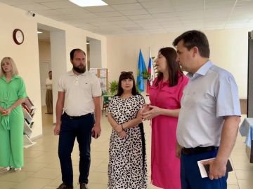 Люди встревожены слухами о возможном закрытии школ