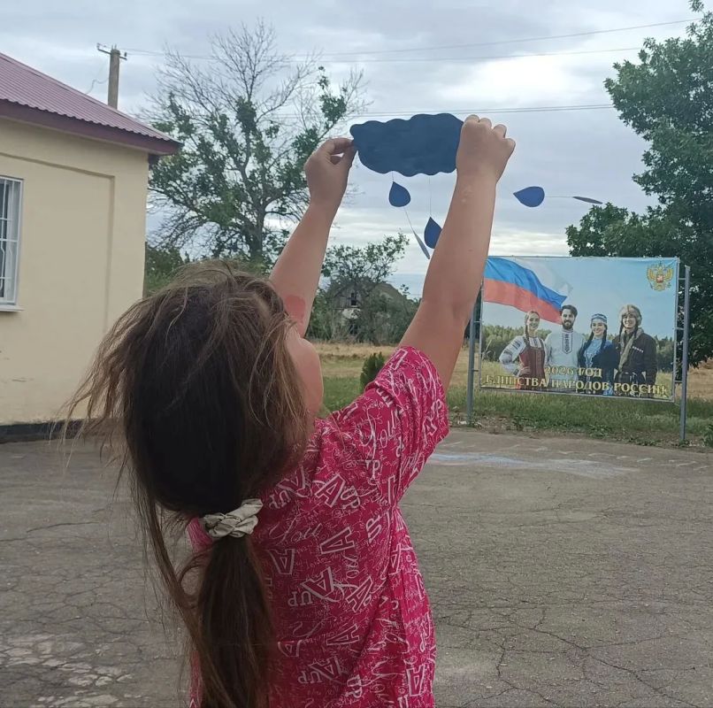 В День наблюдения за облаками Богдановский сельский клуб провел творческое мероприятие «Загадочный мир облаков» В День наблюдения за облаками Богдановский сельский клуб провел творческое мероприятие «Загадочный мир облаков»