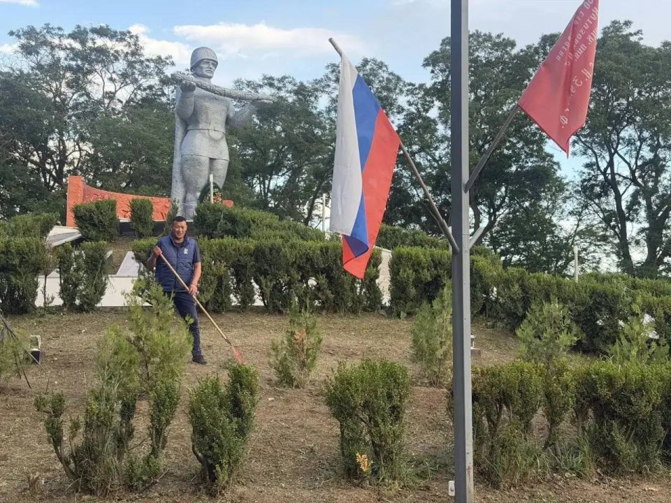 Жители Тарасовки накануне Дня памяти и скорби благоустроили мемориал воинам-односельчанам, погибшим в годы Великой Отечественной войны Жители Тарасовки накануне Дня памяти и скорби благоустроили мемориал воинам-односельчанам, погибшим в годы Великой Отечественной войны