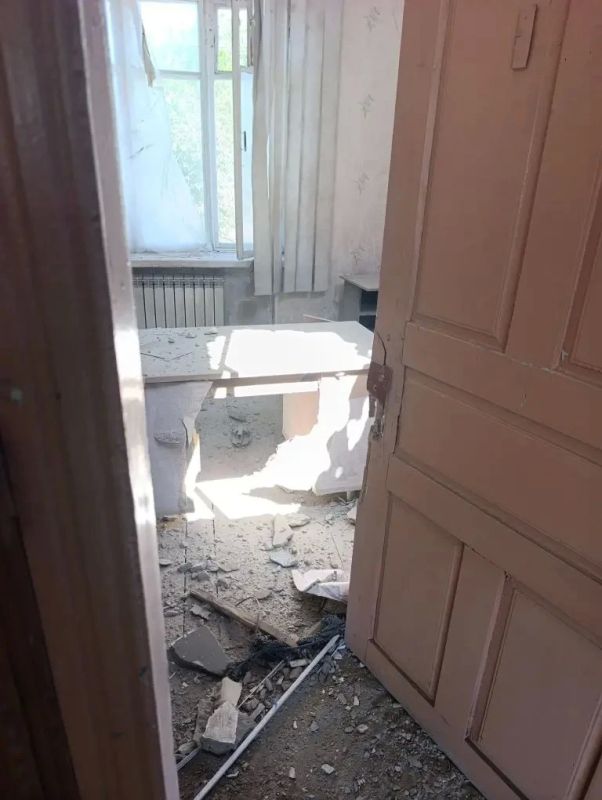 Владимир Сальдо: За прошедшие сутки в результате атак украинских террористов погибли два мирных жителя, шесть человек получили ранения Владимир Сальдо: За прошедшие сутки в результате атак украинских террористов погибли два мирных жителя, шесть человек получили ранения