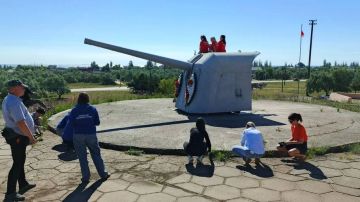 В Херсонской области волонтеры провели субботник у мемориалов защитников Отечества
