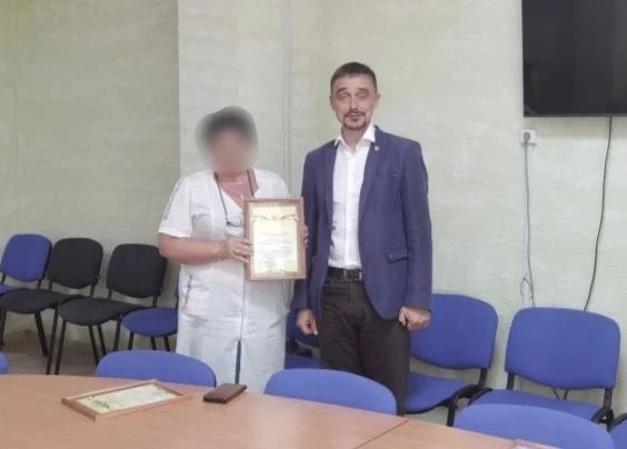 С благодарностью за жизнь и здоровье: в Каховке поздравили медицинских работников