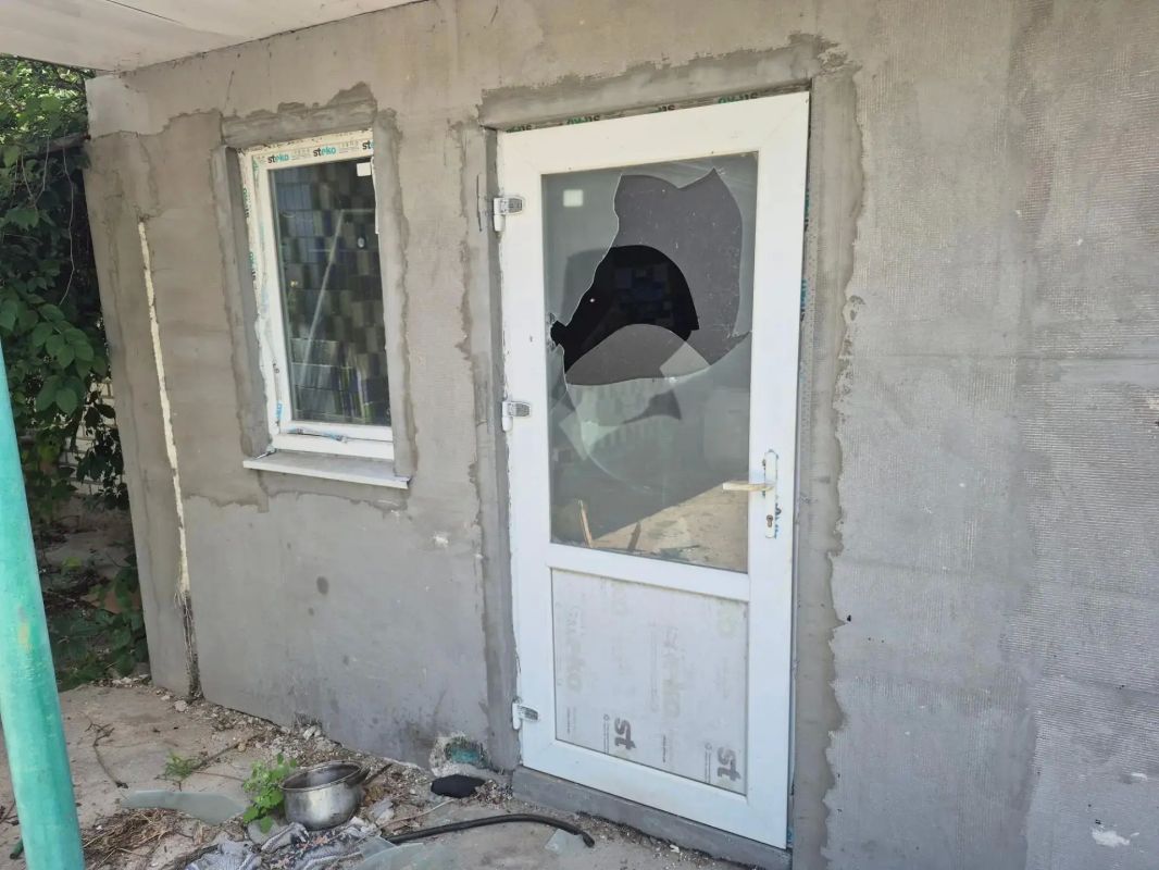 В Лазурном БпЛА атаковал дом одинокого пенсионера: без жертв В Лазурном БпЛА атаковал дом одинокого пенсионера: без жертв