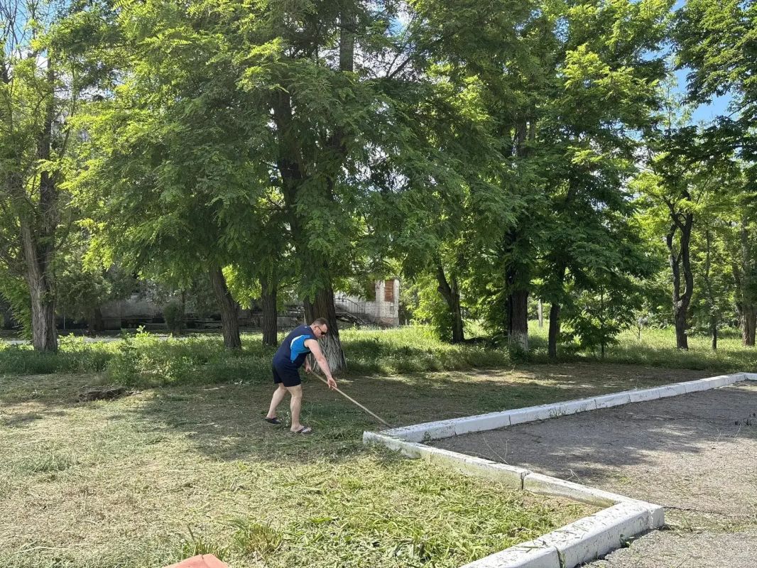 В Скадовском округе привели в порядок Стелу воинам Великой Отечественной войны В Скадовском округе привели в порядок Стелу воинам Великой Отечественной войны