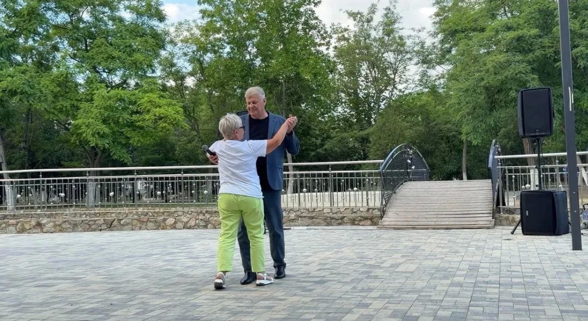 Областные учреждения культуры продолжают цикл летних выступлений в Геническом парке культуры и отдыха Областные учреждения культуры продолжают цикл летних выступлений в Геническом парке культуры и отдыха