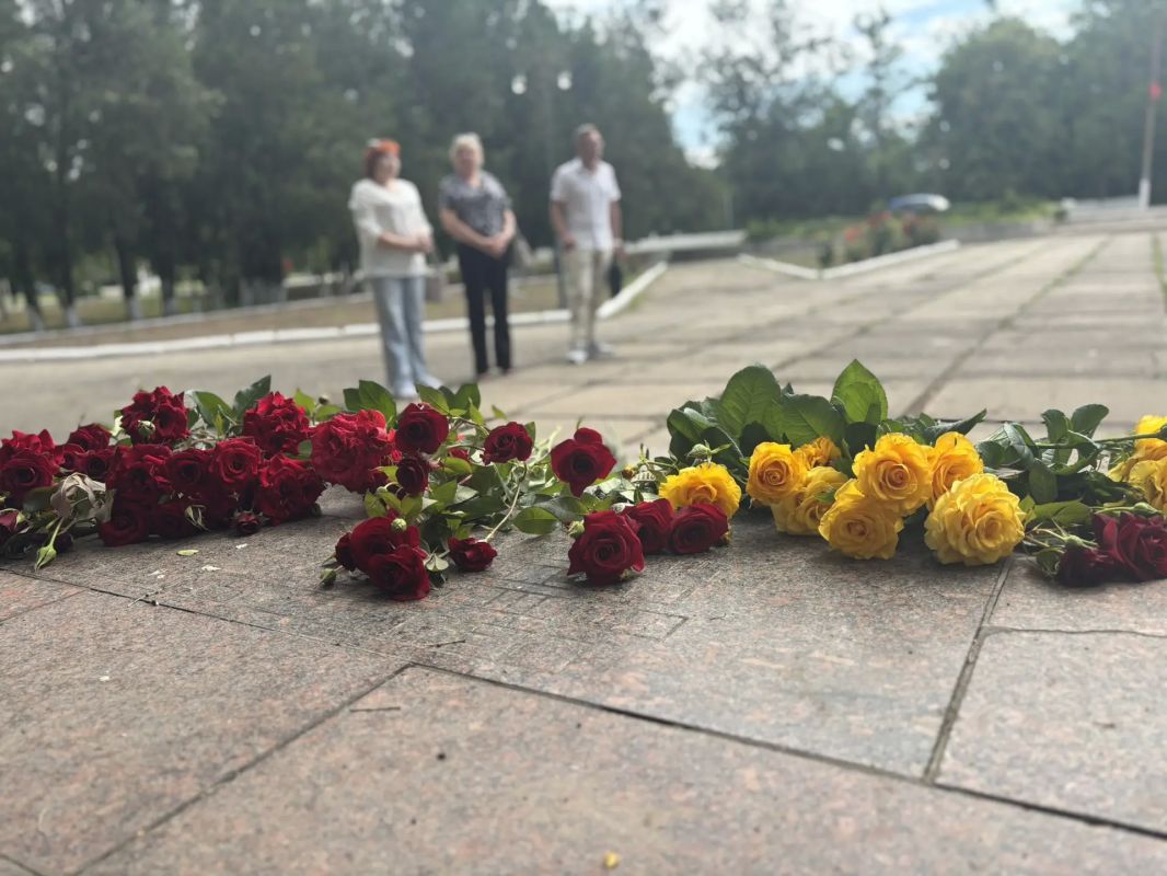 В ИВАНОВСКОМ МУНИЦИПАЛЬНОМ ОКРУГЕ ПРОШЛА ЦЕРЕМОНИЯ ВОЗЛОЖЕНИЯ ЦВЕТОВ К МЕМОРИАЛУ СЛАВЫ В ИВАНОВСКОМ МУНИЦИПАЛЬНОМ ОКРУГЕ ПРОШЛА ЦЕРЕМОНИЯ ВОЗЛОЖЕНИЯ ЦВЕТОВ К МЕМОРИАЛУ СЛАВЫ