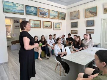 Лето, застывшее на холстах: в Геническом музее открылась новая выставка!