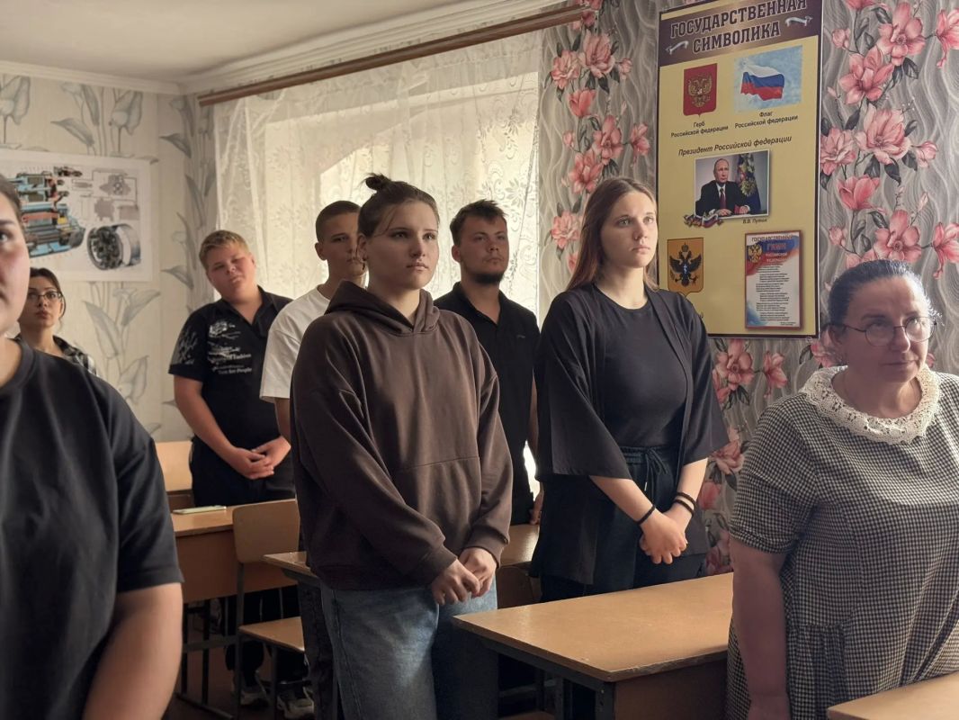 Минута молчания в Геническом строительном колледже Минута молчания в Геническом строительном колледже