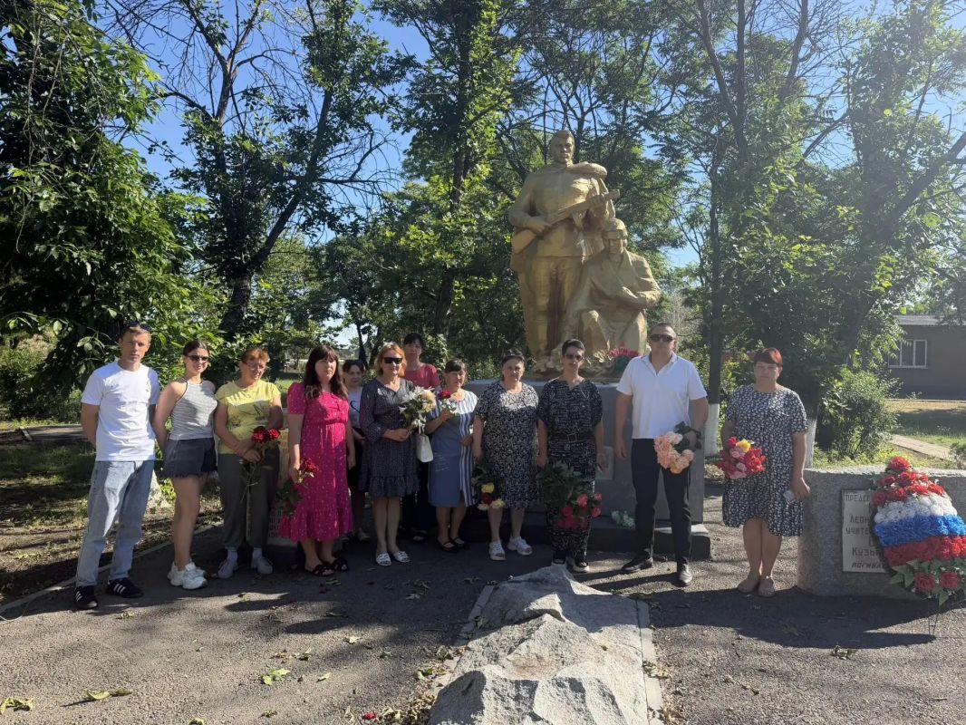 День памяти и скорби: возложение цветов в Великолепетихском округе День памяти и скорби: возложение цветов в Великолепетихском округе