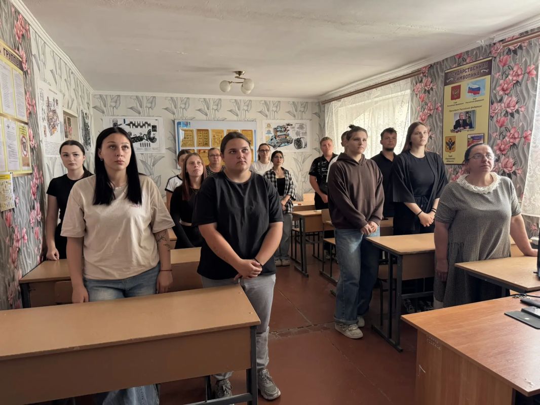 Минута молчания в Геническом строительном колледже Минута молчания в Геническом строительном колледже