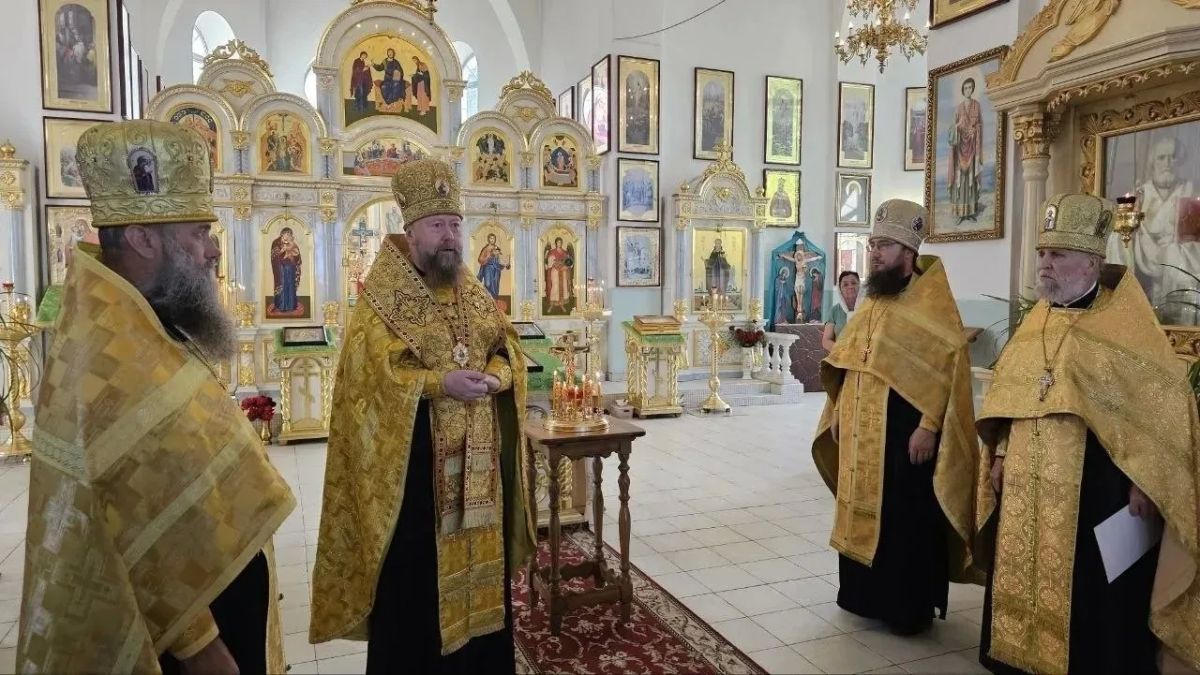 В День памяти и скорби епископ Скадовский и Алешкинский Филарет провел богослужение в Свято-Сергиевском храме Скадовска В День памяти и скорби епископ Скадовский и Алешкинский Филарет провел богослужение в Свято-Сергиевском храме Скадовска