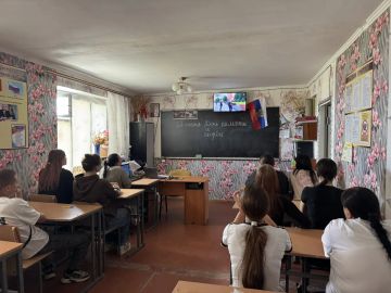 Минута молчания в Геническом строительном колледже