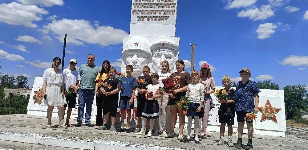 В День памяти и скорби в Семеновке почтили память погибших в Великой Отечественной войне В День памяти и скорби в Семеновке почтили память погибших в Великой Отечественной войне