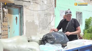 Активисты Народного фронта и штаба "Мы вместе" передали партию гуманитарной помощи в Каховский округ