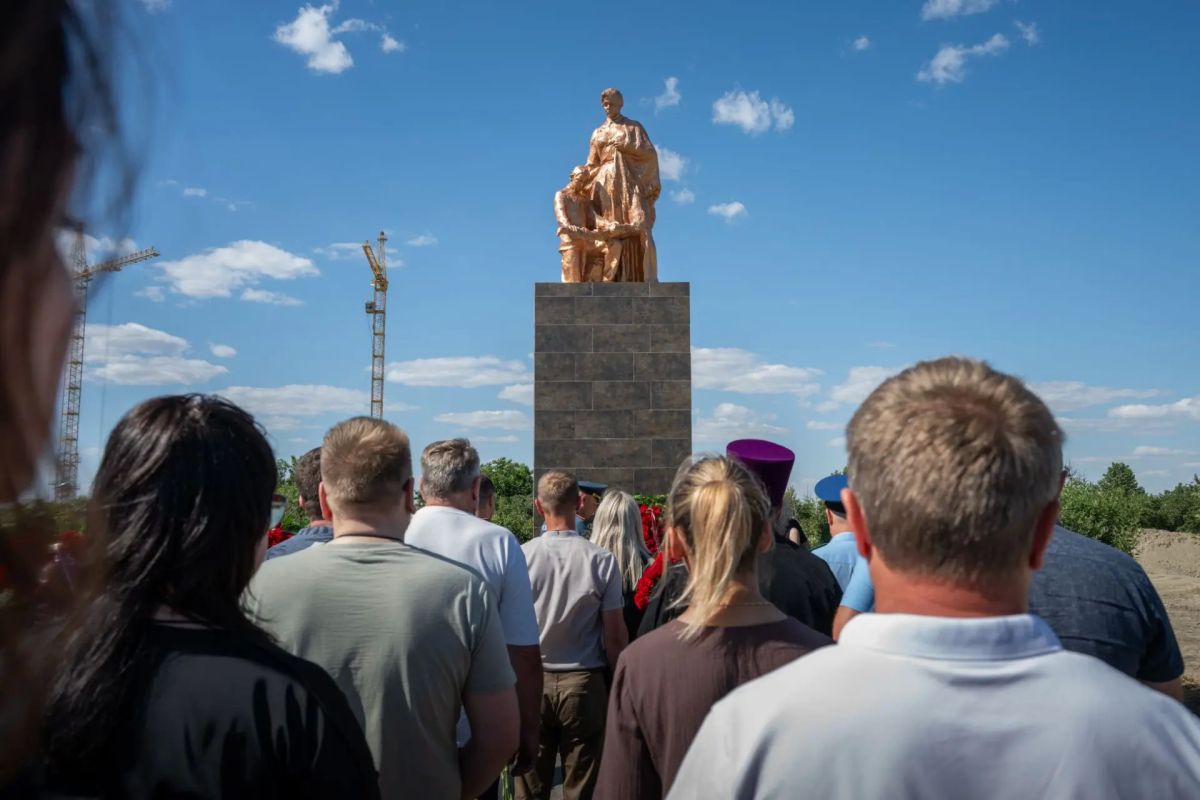 Владимир Сальдо: Сегодня, в День памяти и скорби, в Геническе у памятника «Жертвам фашизма» состоялась торжественно-траурная церемония «Память Владимир Сальдо: Сегодня, в День памяти и скорби, в Геническе у памятника «Жертвам фашизма» состоялась торжественно-траурная церемония «Память