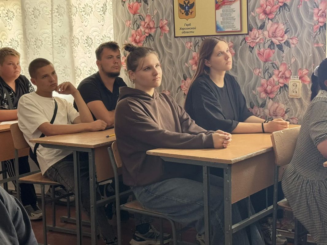 Минута молчания в Геническом строительном колледже Минута молчания в Геническом строительном колледже