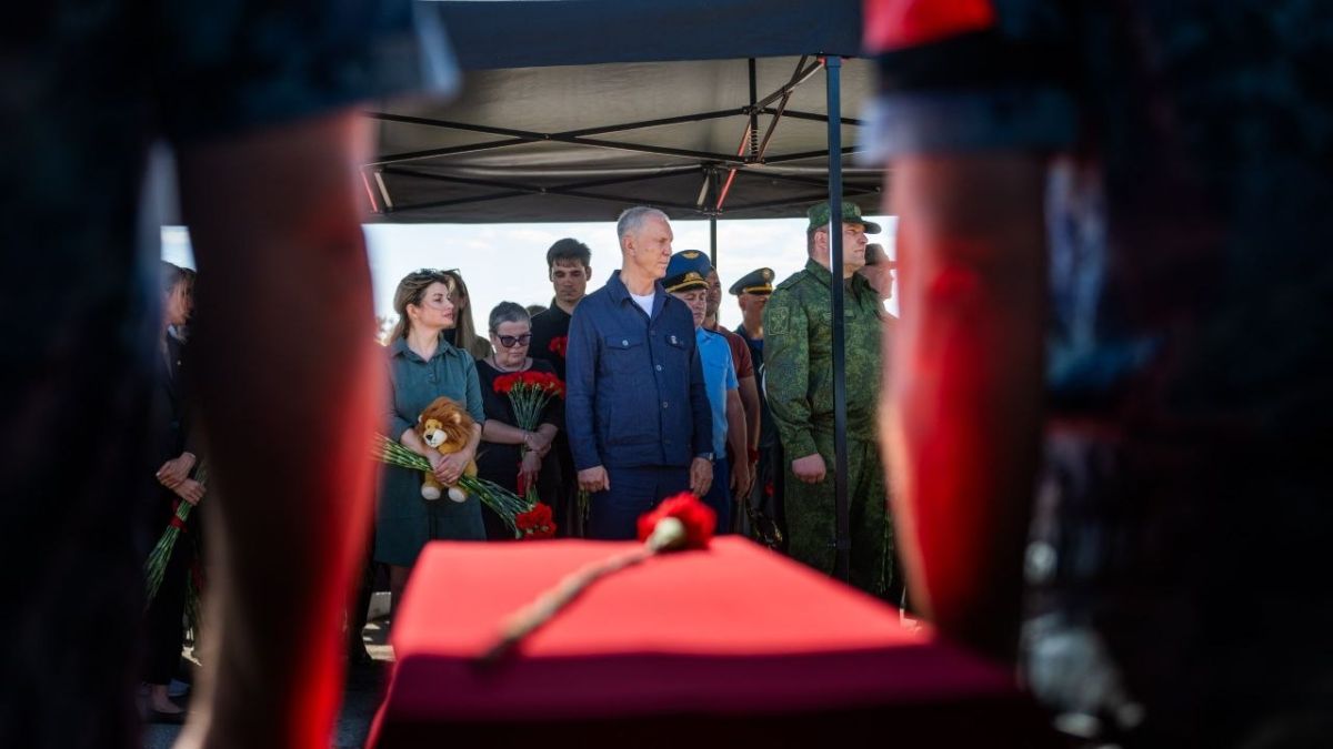 В Геническе предали земле останки мирных жителей — жертв нацистских преступлений В Геническе предали земле останки мирных жителей — жертв нацистских преступлений