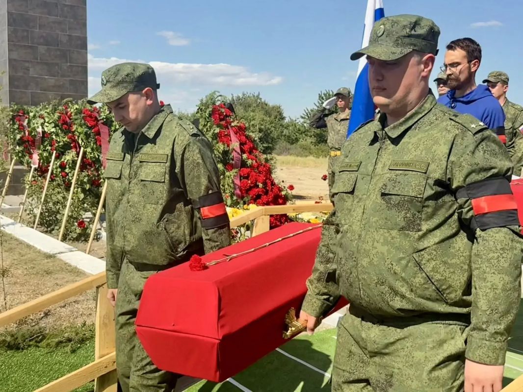 Руководитель следственного управления СК России по Херсонской области принял участие в церемонии перезахоронения останков мирных жителей, погибших в годы Великой Отечественной войны Руководитель следственного управления СК России по Херсонской области принял участие в церемонии перезахоронения останков мирных жителей, погибших в годы Великой Отечественной войны