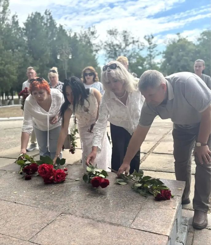 В День памяти и скорби в Ивановском округе состоялась церемония возложения цветов к Мемориалу Славы В День памяти и скорби в Ивановском округе состоялась церемония возложения цветов к Мемориалу Славы