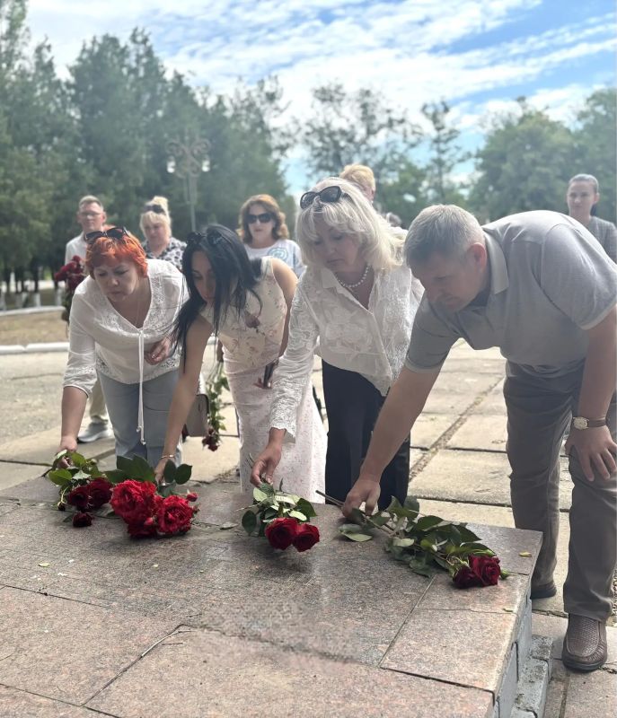 В ИВАНОВСКОМ МУНИЦИПАЛЬНОМ ОКРУГЕ ПРОШЛА ЦЕРЕМОНИЯ ВОЗЛОЖЕНИЯ ЦВЕТОВ К МЕМОРИАЛУ СЛАВЫ В ИВАНОВСКОМ МУНИЦИПАЛЬНОМ ОКРУГЕ ПРОШЛА ЦЕРЕМОНИЯ ВОЗЛОЖЕНИЯ ЦВЕТОВ К МЕМОРИАЛУ СЛАВЫ