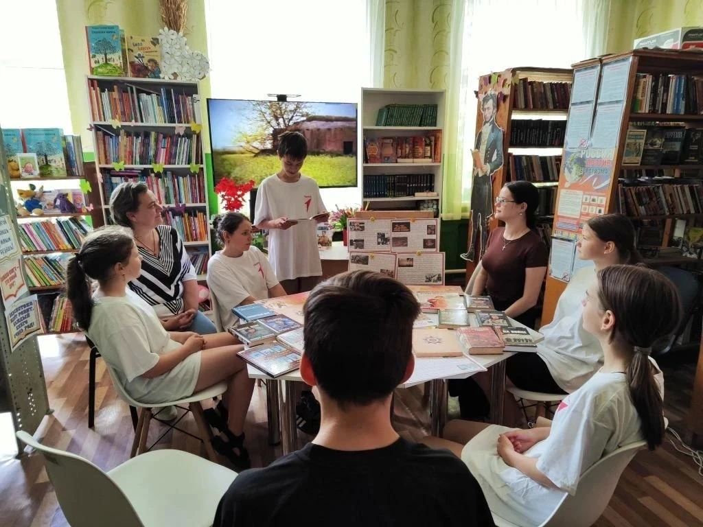 В селе Ровное прошел конкурс чтецов «Память, которой не будет забвенья» В селе Ровное прошел конкурс чтецов «Память, которой не будет забвенья»