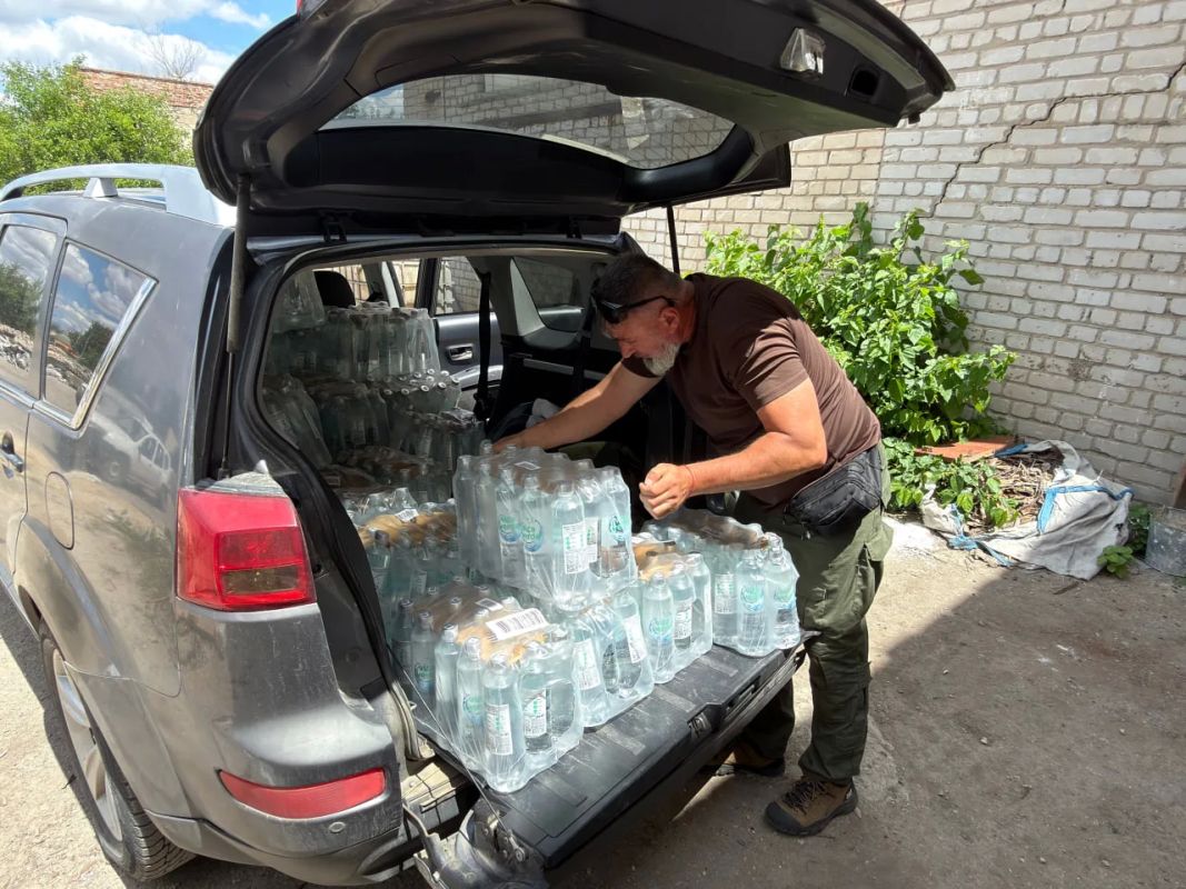 Продолжаем отправлять воду для защитников Херсонщины Продолжаем отправлять воду для защитников Херсонщины