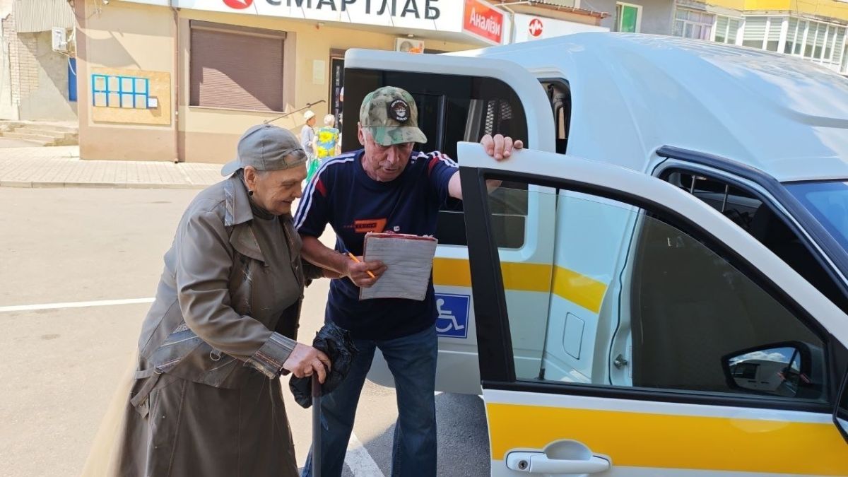 В Каховском округе заработало «Социальное такси»: помощь для маломобильных жителей В Каховском округе заработало «Социальное такси»: помощь для маломобильных жителей